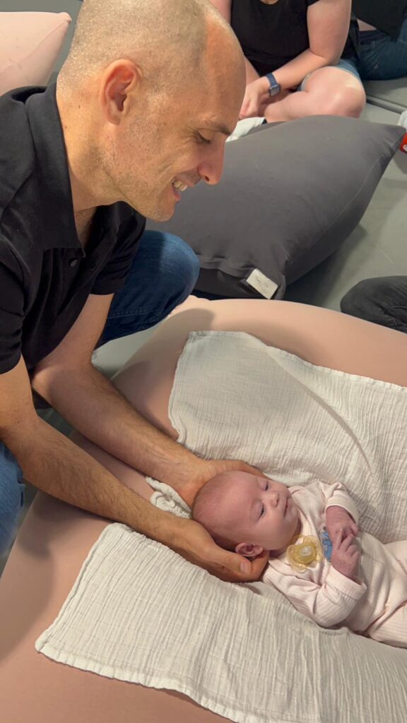 איך אופן הלידה משפיע על הגזים והשינה של התינוק