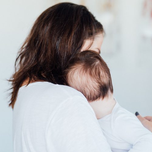 אסימטריה בגולגולת של התינוק והשטחת ראש